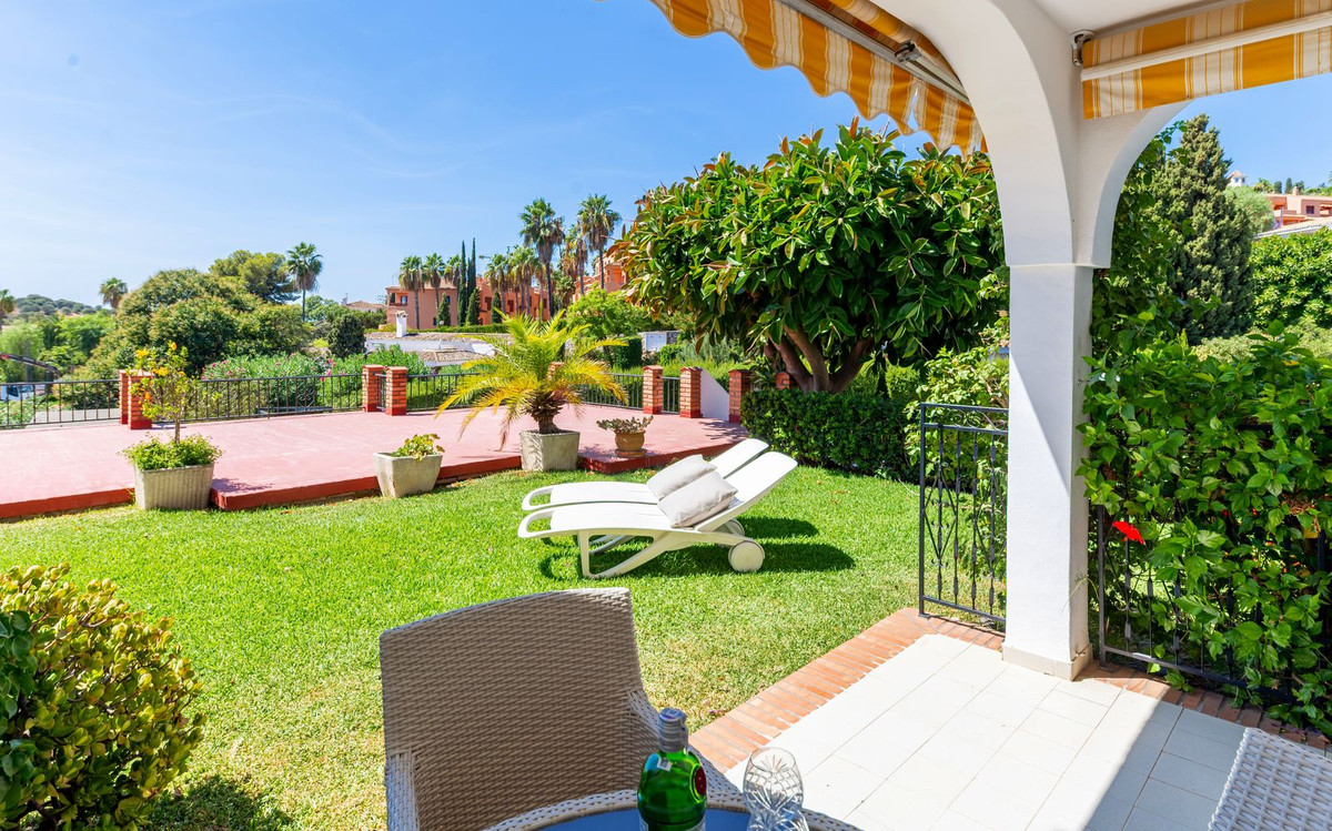 2 Bed Apartment for sale in El Paraiso Costa Del Sol, Málaga, Spain