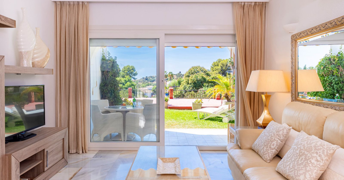2 Bed Apartment for sale in El Paraiso Costa Del Sol, Málaga, Spain