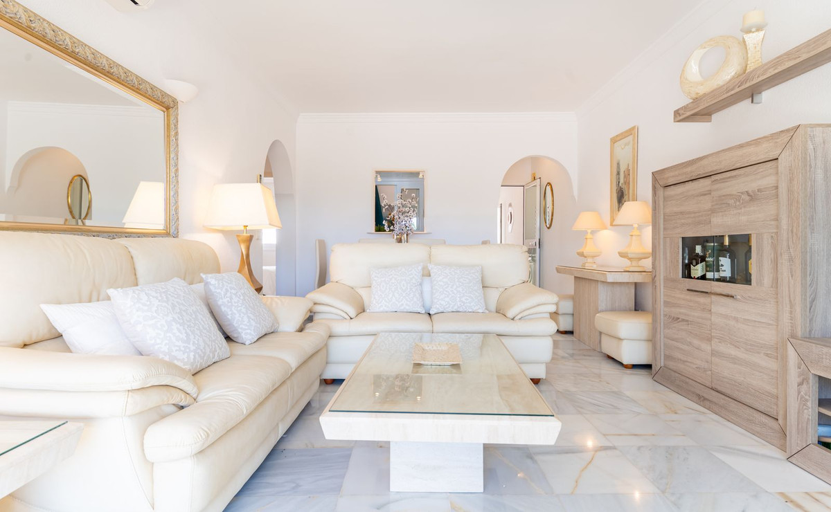 2 Bed Apartment for sale in El Paraiso Costa Del Sol, Málaga, Spain