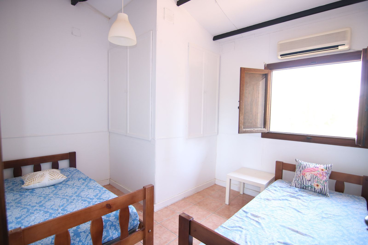 11 Bed Townhouse for sale in Pizarra Costa Del Sol, Málaga, Spain