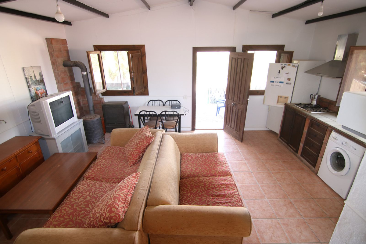 11 Bed Townhouse for sale in Pizarra Costa Del Sol, Málaga, Spain