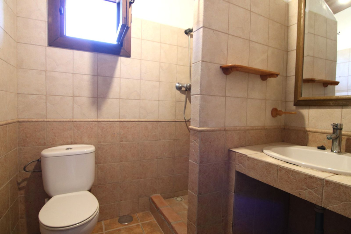 11 Bed Townhouse for sale in Pizarra Costa Del Sol, Málaga, Spain