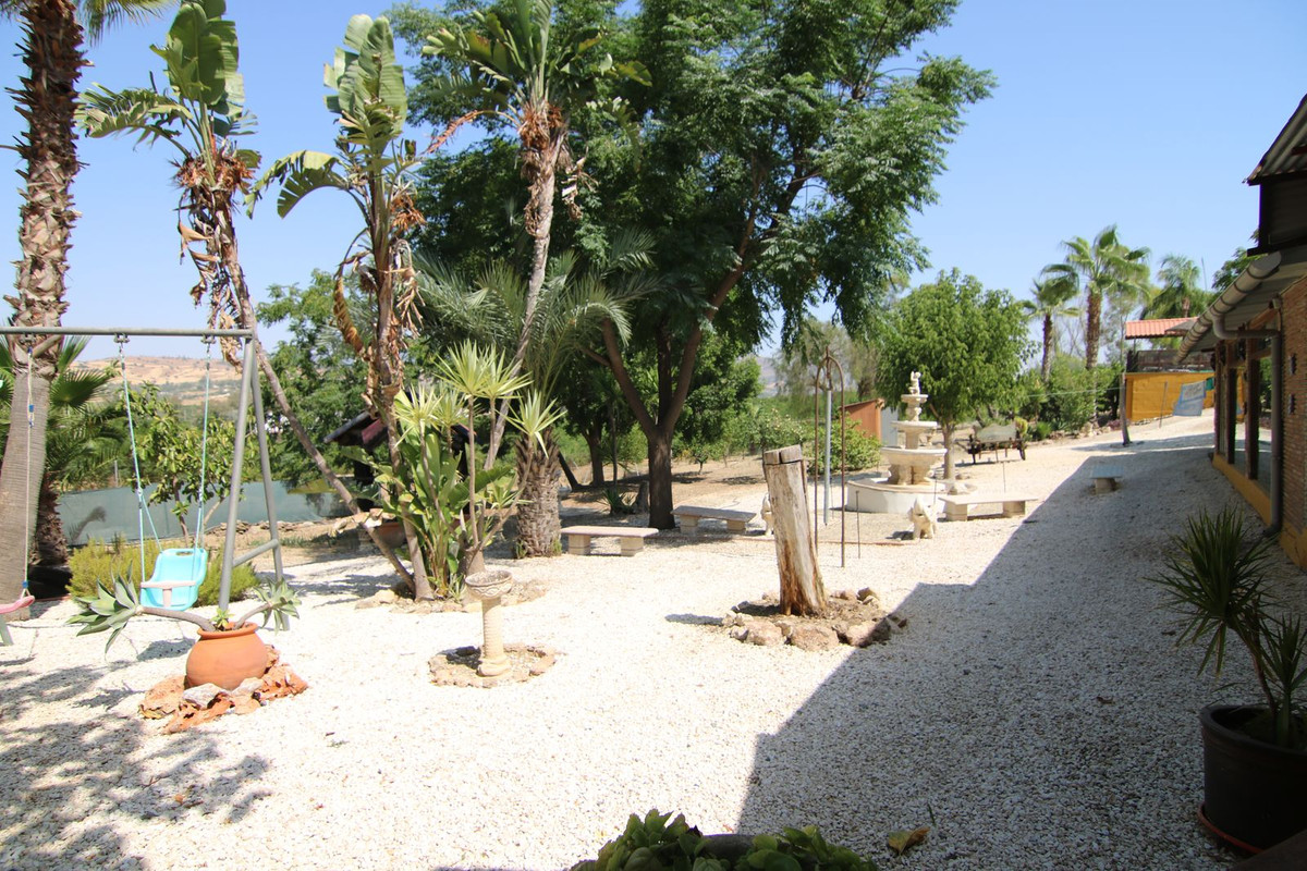 11 Bed Townhouse for sale in Pizarra Costa Del Sol, Málaga, Spain