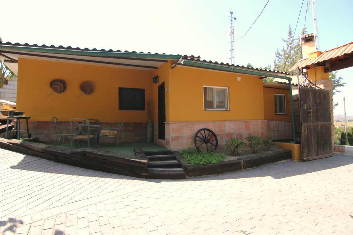 11 Bed Townhouse for sale in Pizarra Costa Del Sol, Málaga, Spain