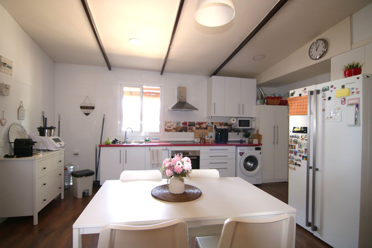 11 Bed Townhouse for sale in Pizarra Costa Del Sol, Málaga, Spain
