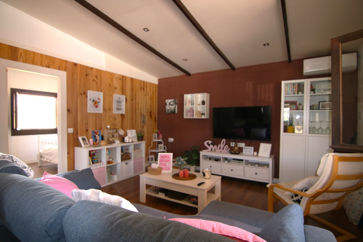 11 Bed Townhouse for sale in Pizarra Costa Del Sol, Málaga, Spain