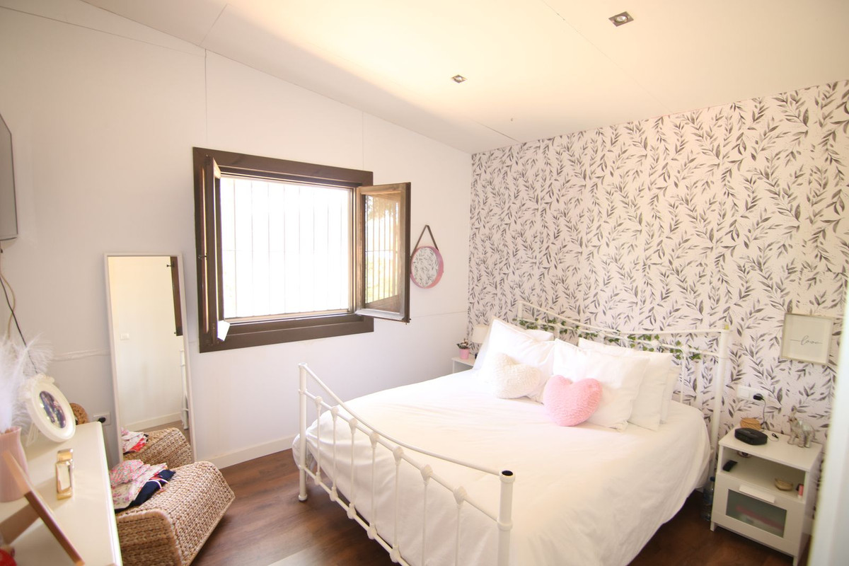 11 Bed Townhouse for sale in Pizarra Costa Del Sol, Málaga, Spain