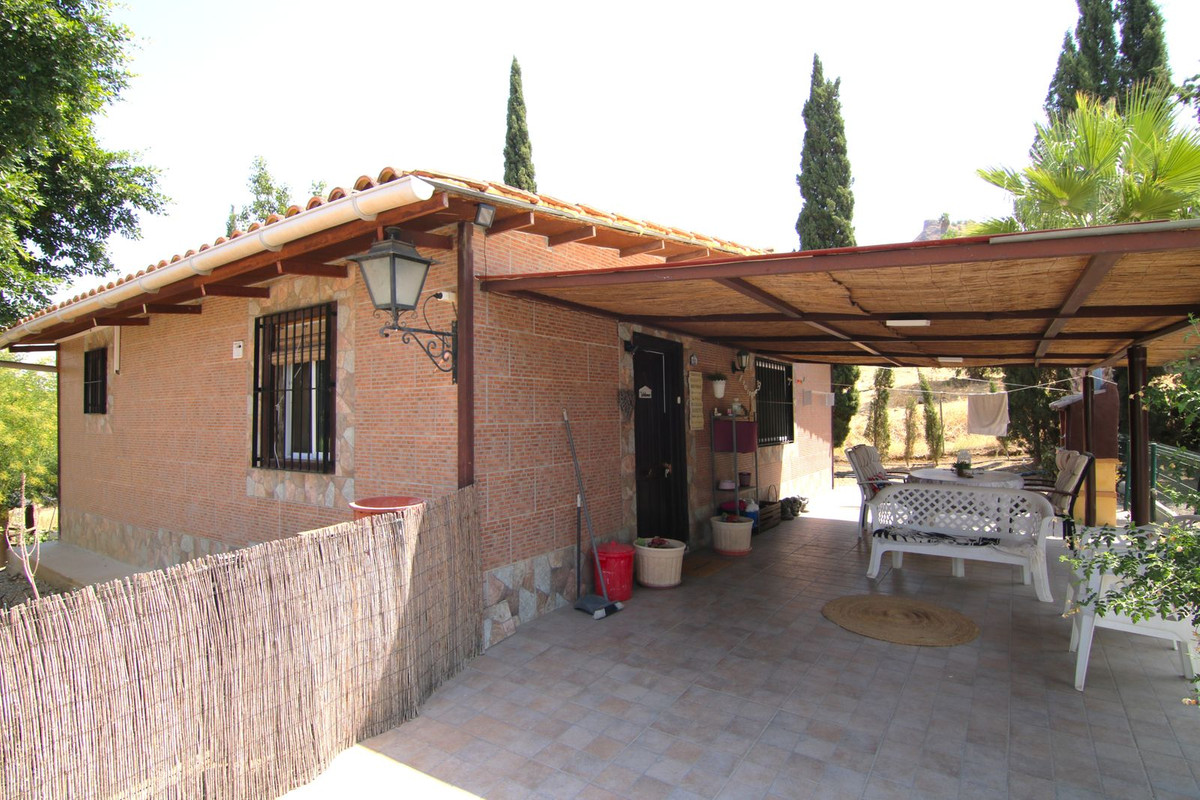 11 Bed Townhouse for sale in Pizarra Costa Del Sol, Málaga, Spain