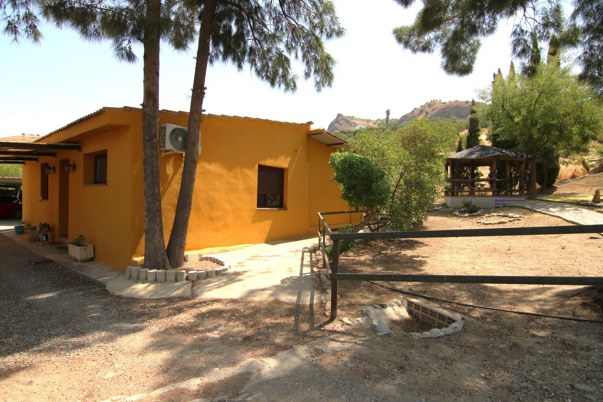 11 Bed Townhouse for sale in Pizarra Costa Del Sol, Málaga, Spain