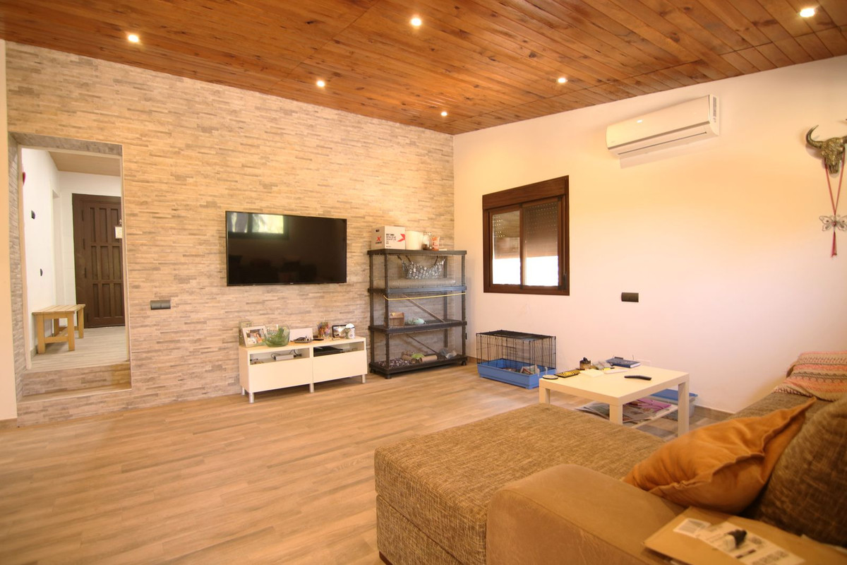 11 Bed Townhouse for sale in Pizarra Costa Del Sol, Málaga, Spain