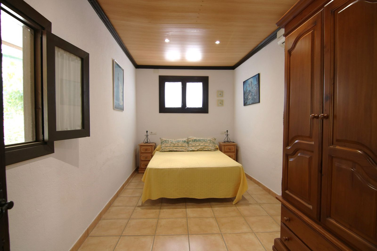 11 Bed Townhouse for sale in Pizarra Costa Del Sol, Málaga, Spain