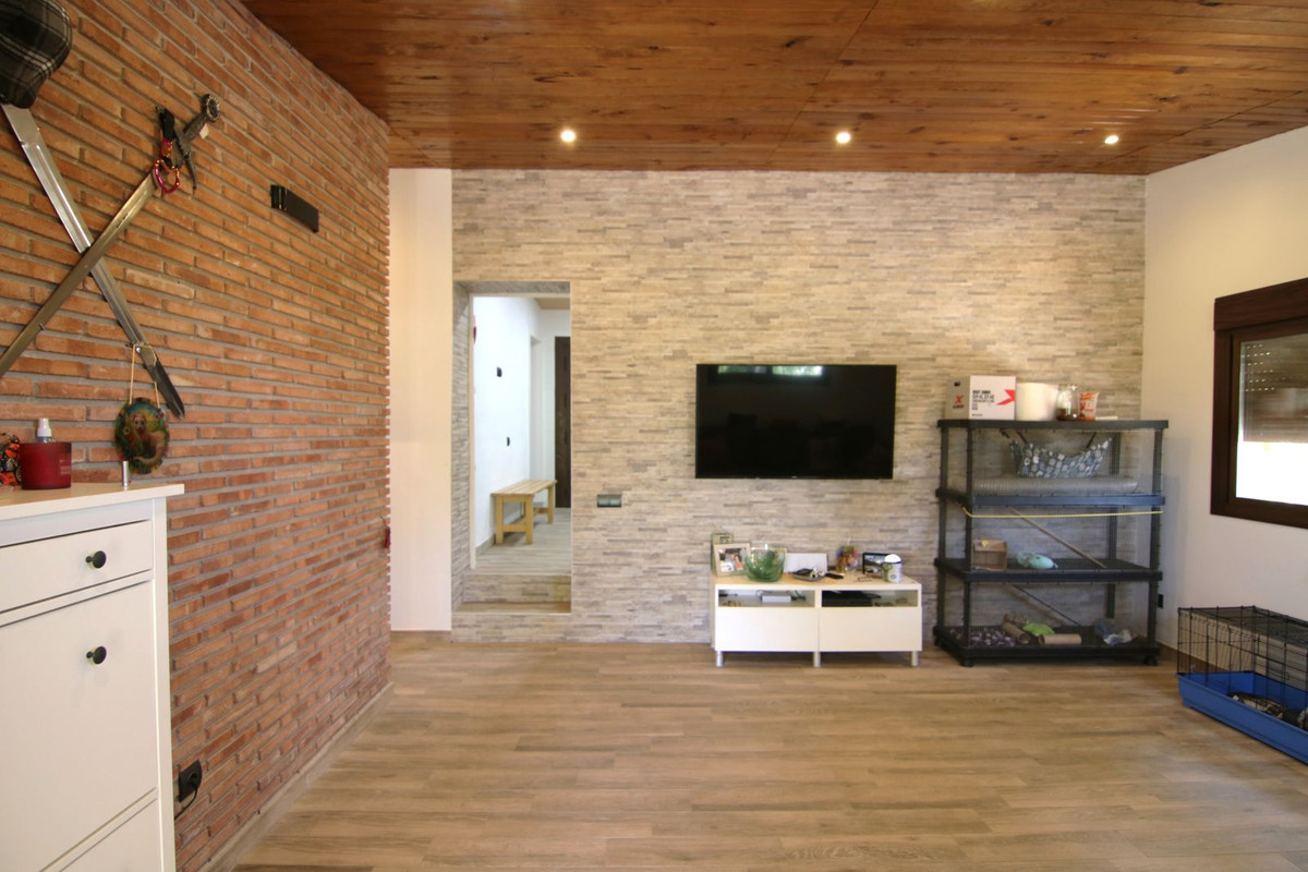 11 Bed Townhouse for sale in Pizarra Costa Del Sol, Málaga, Spain
