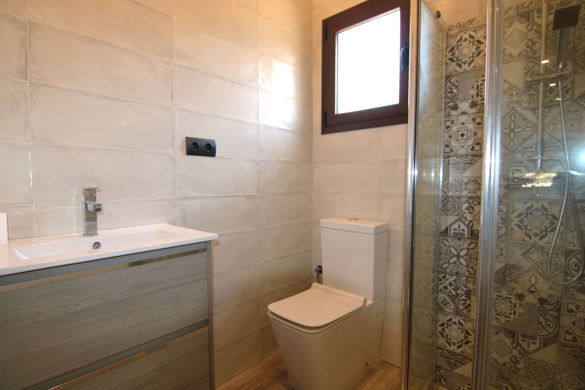 11 Bed Townhouse for sale in Pizarra Costa Del Sol, Málaga, Spain