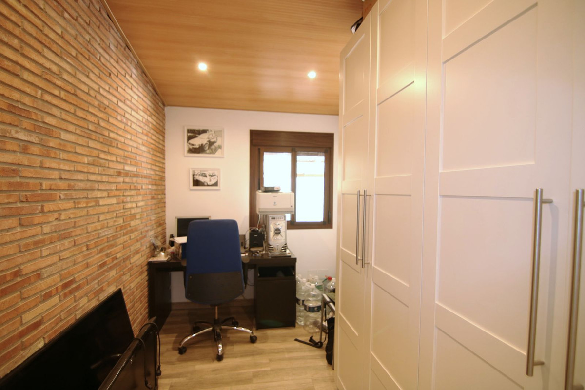 11 Bed Townhouse for sale in Pizarra Costa Del Sol, Málaga, Spain