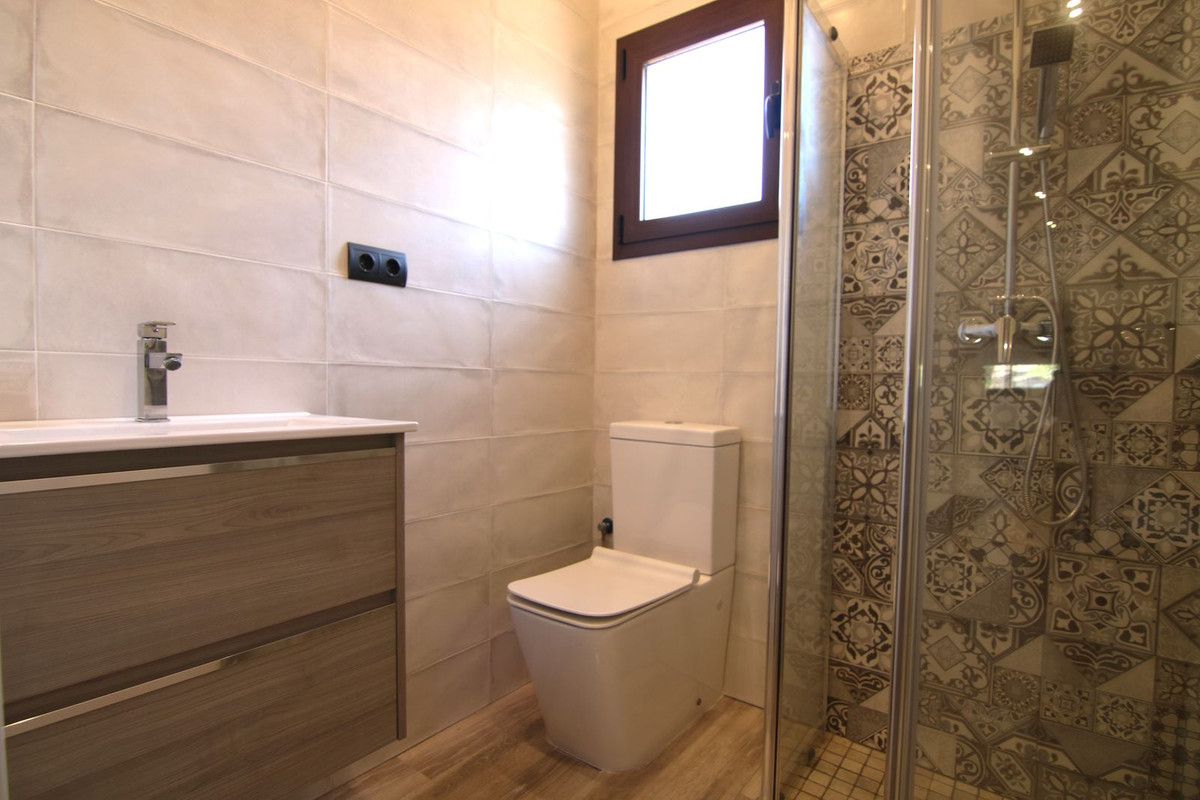 11 Bed Townhouse for sale in Pizarra Costa Del Sol, Málaga, Spain