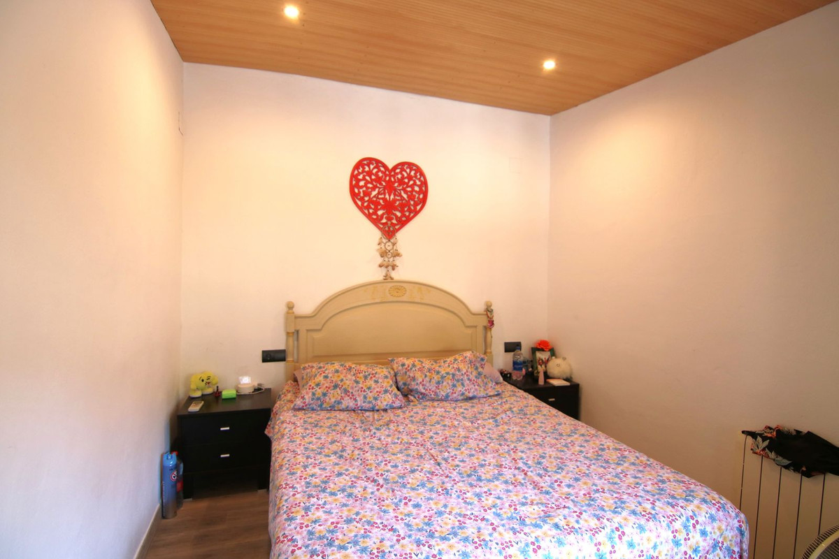 11 Bed Townhouse for sale in Pizarra Costa Del Sol, Málaga, Spain