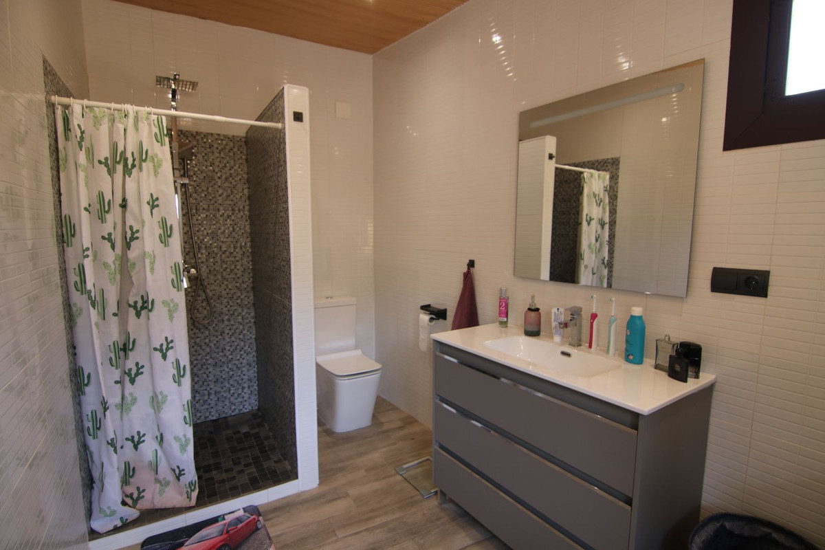 11 Bed Townhouse for sale in Pizarra Costa Del Sol, Málaga, Spain