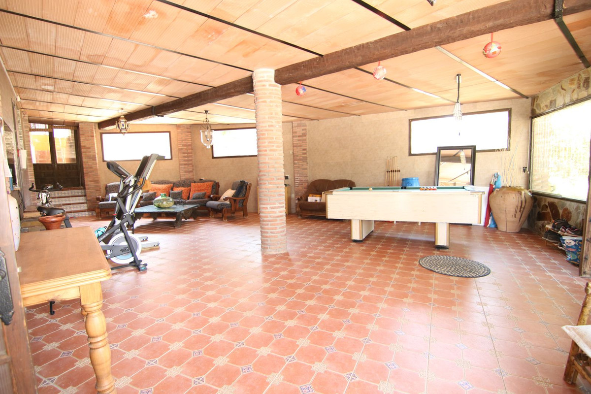 11 Bed Townhouse for sale in Pizarra Costa Del Sol, Málaga, Spain