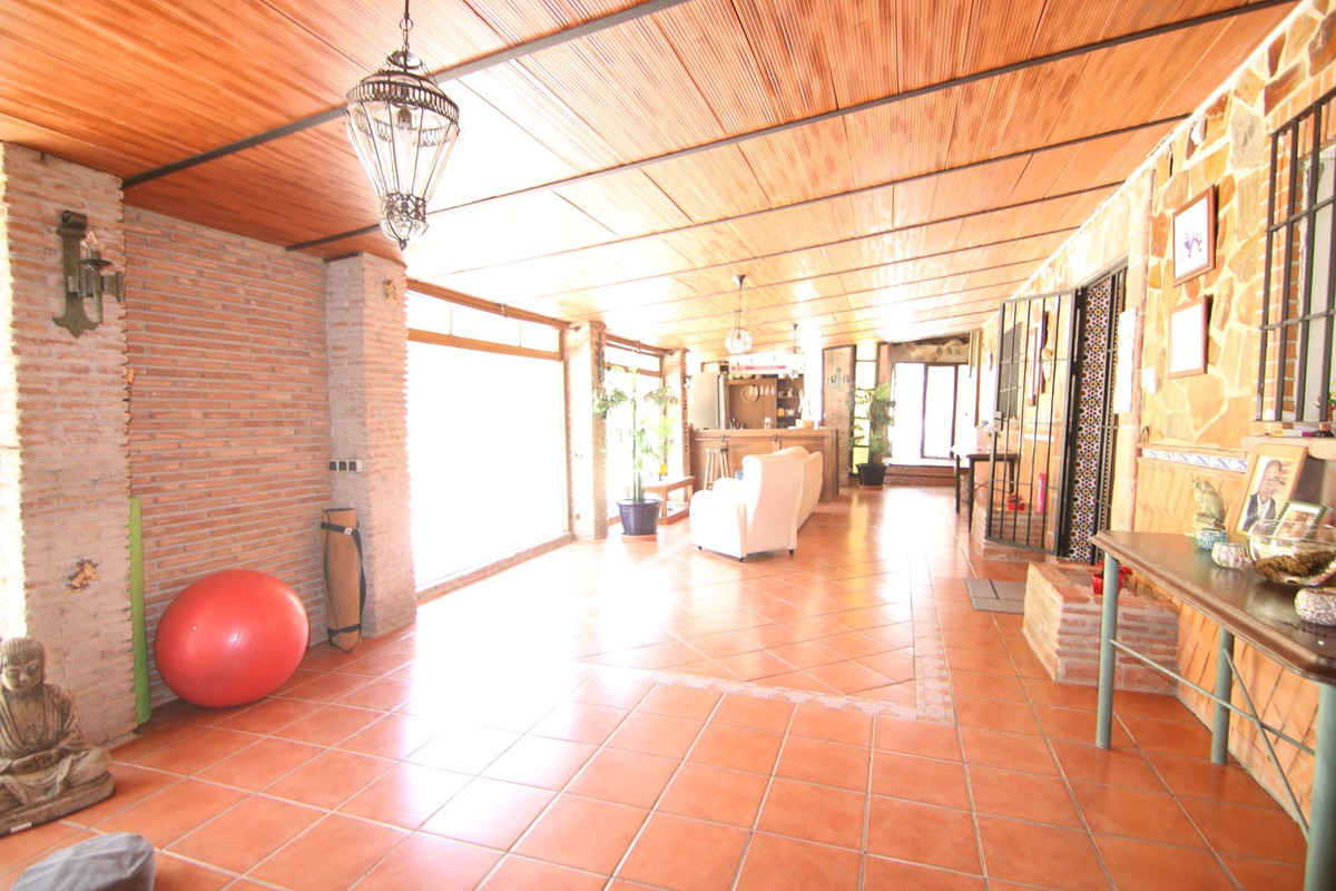 11 Bed Townhouse for sale in Pizarra Costa Del Sol, Málaga, Spain