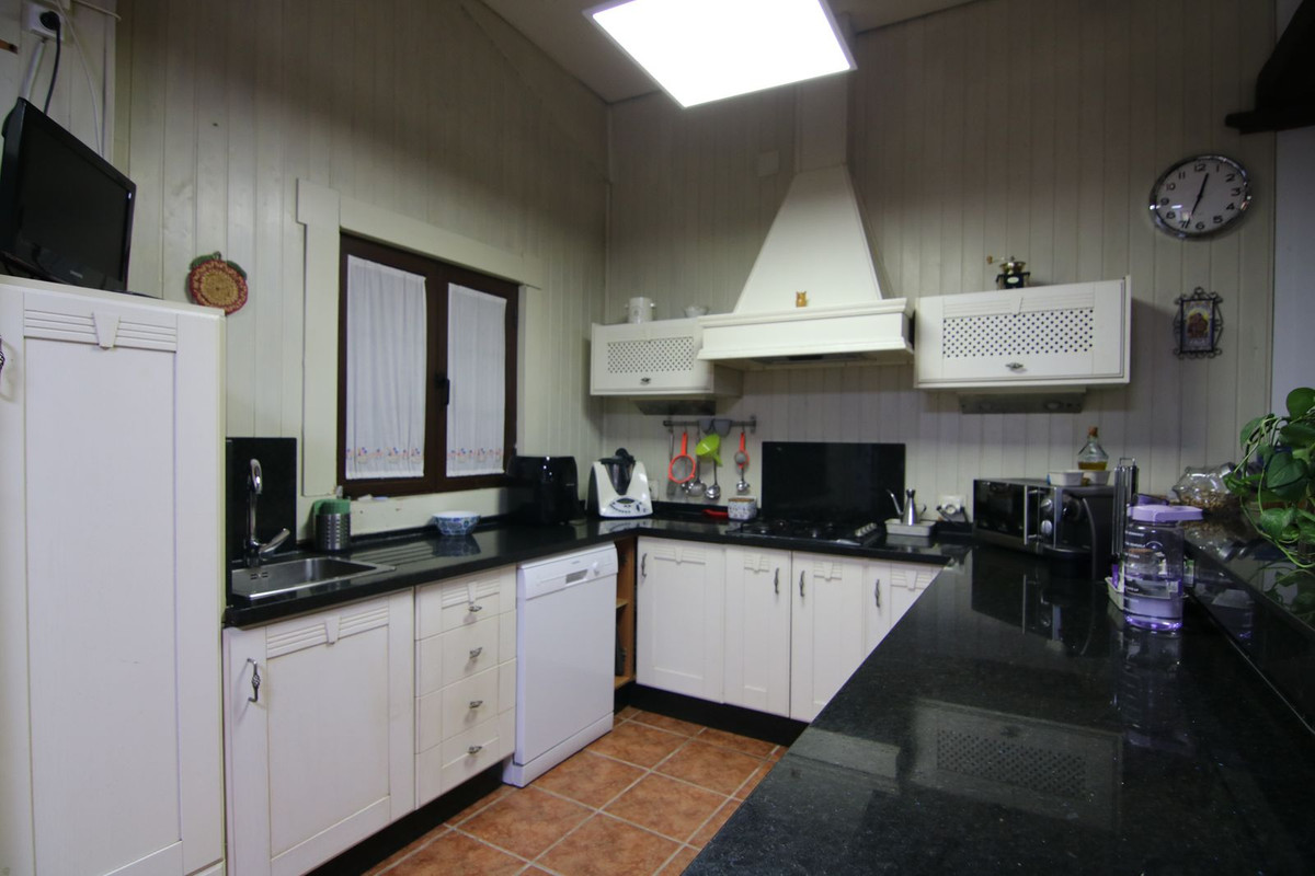 11 Bed Townhouse for sale in Pizarra Costa Del Sol, Málaga, Spain