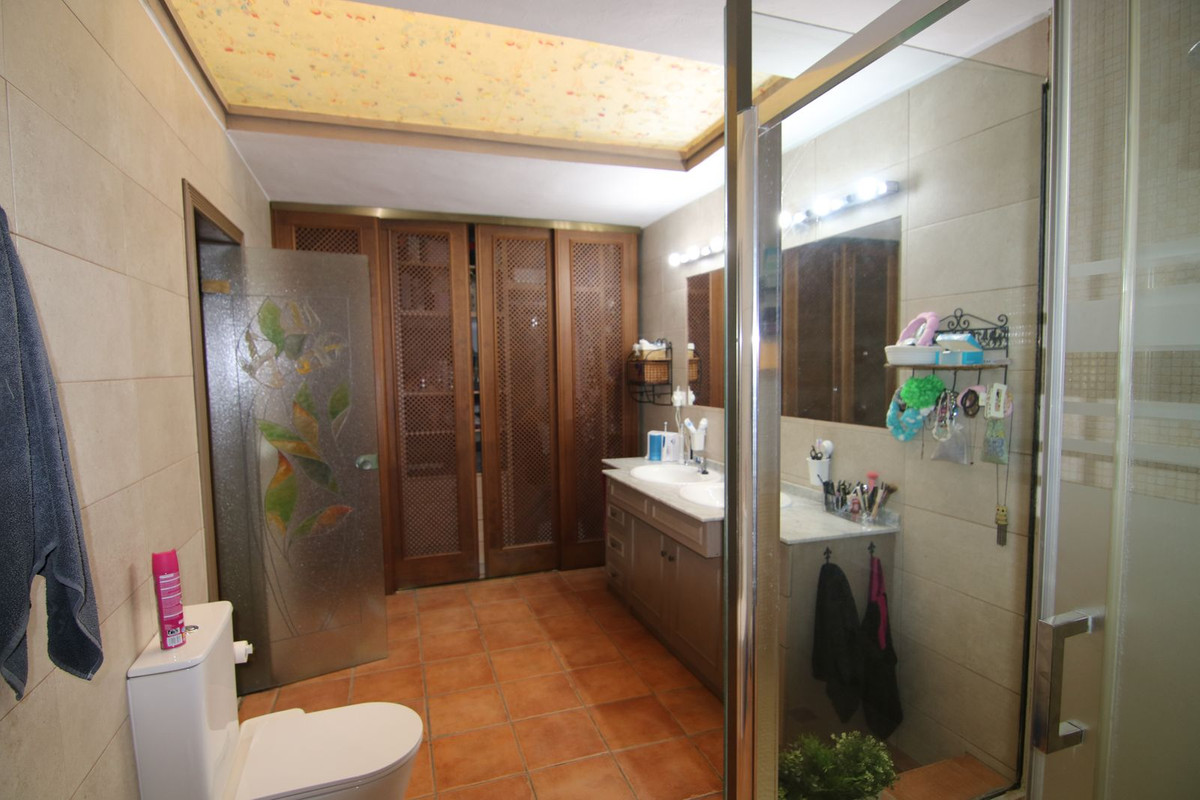 11 Bed Townhouse for sale in Pizarra Costa Del Sol, Málaga, Spain