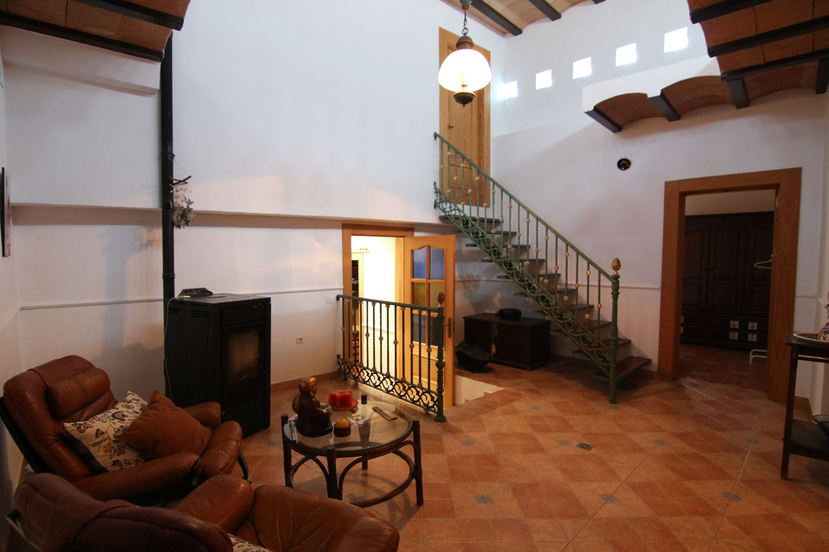 11 Bed Townhouse for sale in Pizarra Costa Del Sol, Málaga, Spain