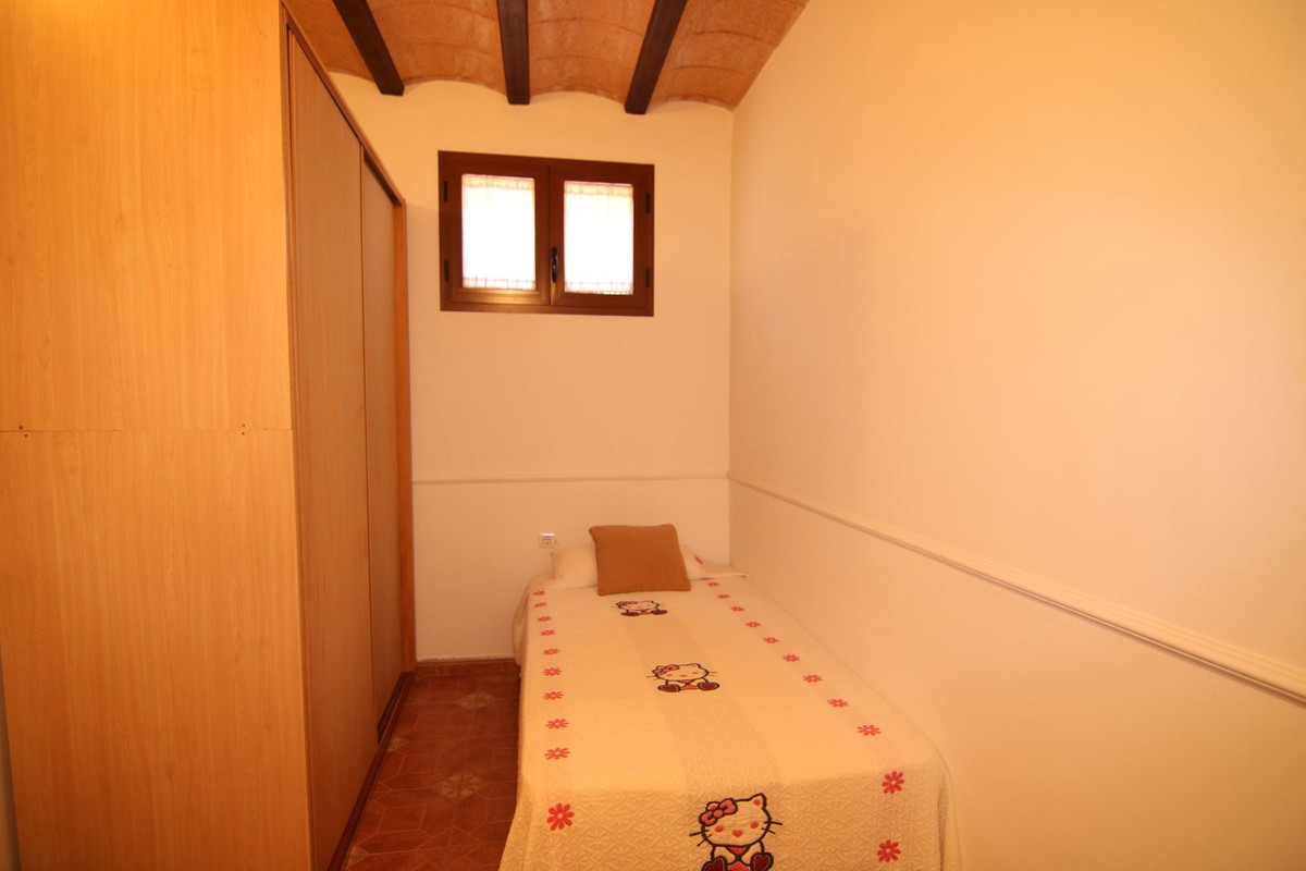 11 Bed Townhouse for sale in Pizarra Costa Del Sol, Málaga, Spain