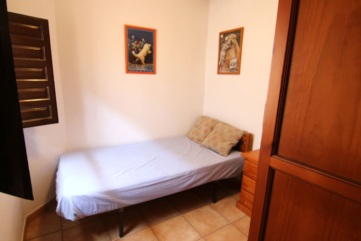 11 Bed Townhouse for sale in Pizarra Costa Del Sol, Málaga, Spain