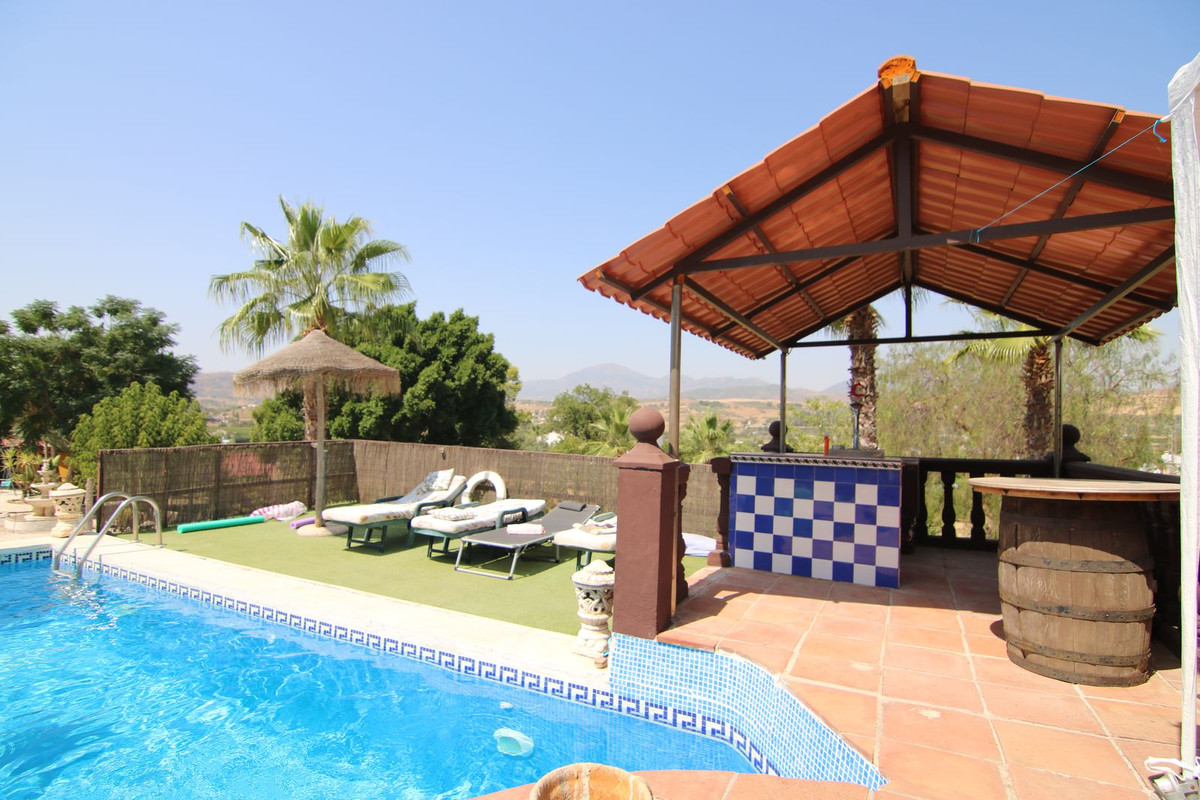 11 Bed Townhouse for sale in Pizarra Costa Del Sol, Málaga, Spain