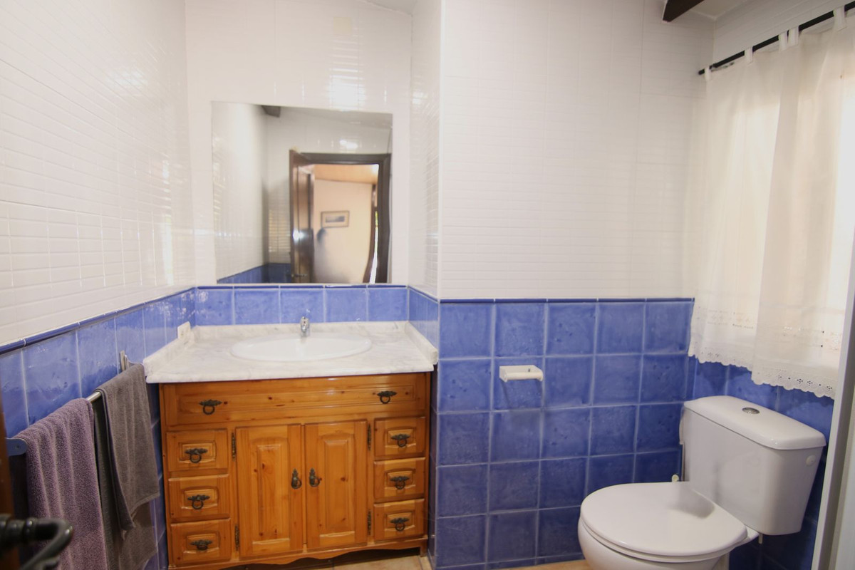 11 Bed Townhouse for sale in Pizarra Costa Del Sol, Málaga, Spain