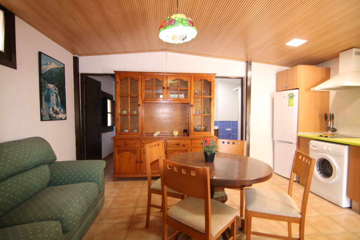 11 Bed Townhouse for sale in Pizarra Costa Del Sol, Málaga, Spain