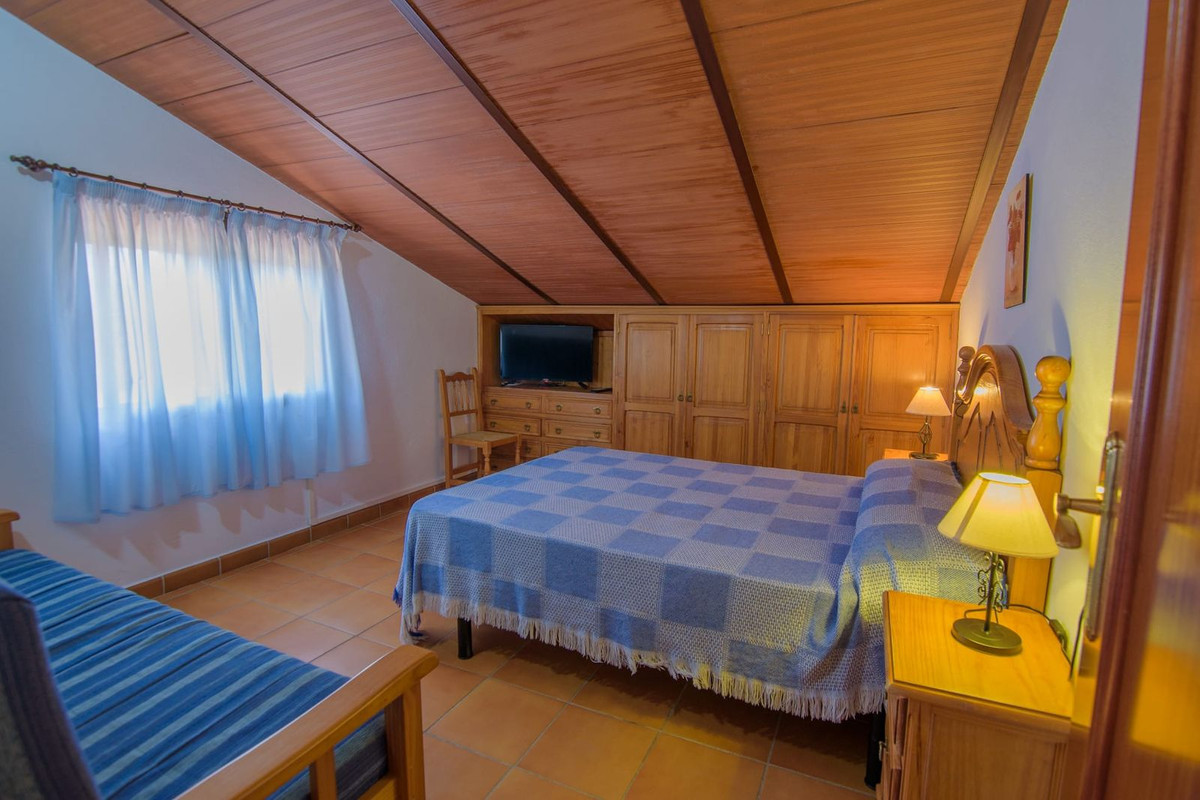 3 Bed Townhouse for sale in Ronda Costa Del Sol, Málaga, Spain