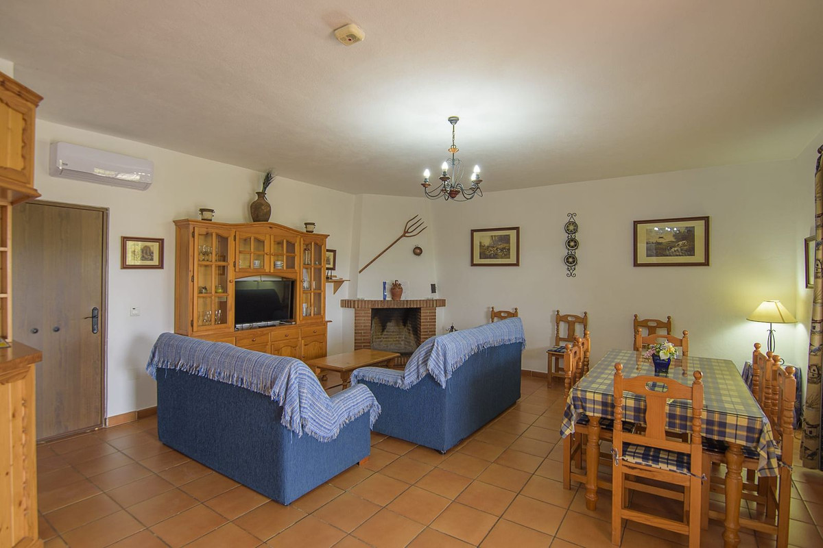 3 Bed Townhouse for sale in Ronda Costa Del Sol, Málaga, Spain