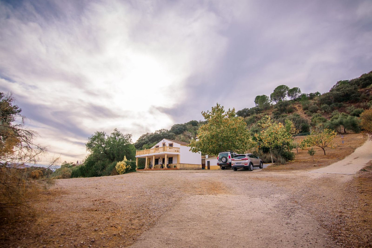 3 Bed Townhouse for sale in Ronda Costa Del Sol, Málaga, Spain