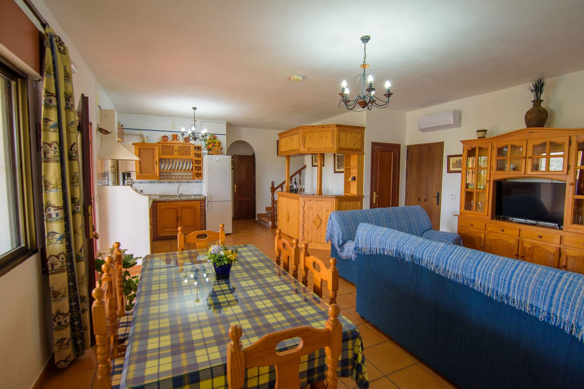 3 Bed Townhouse for sale in Ronda Costa Del Sol, Málaga, Spain
