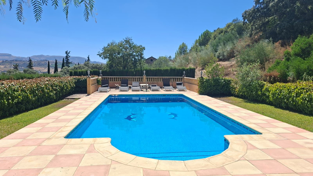 3 Bed Townhouse for sale in Ronda Costa Del Sol, Málaga, Spain