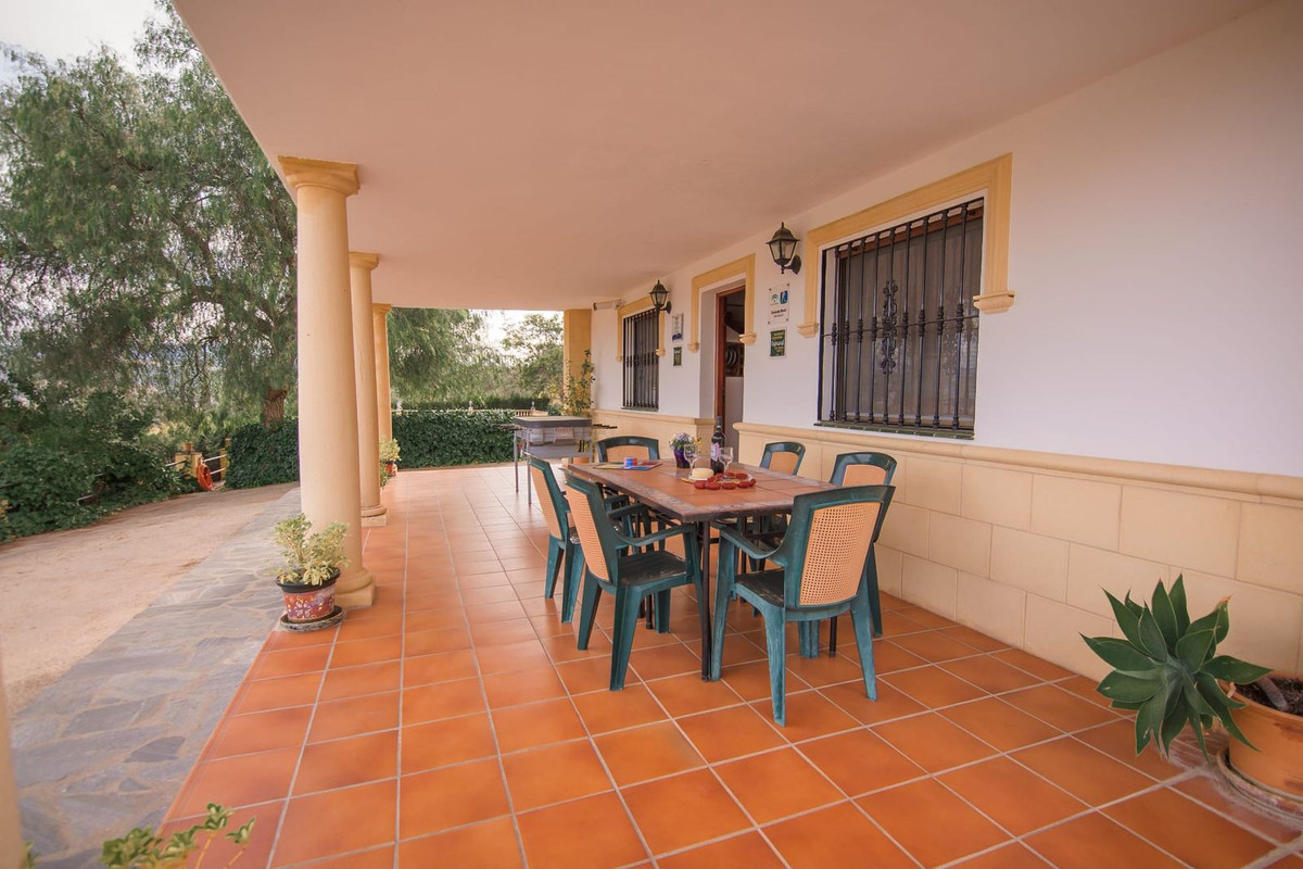 3 Bed Townhouse for sale in Ronda Costa Del Sol, Málaga, Spain