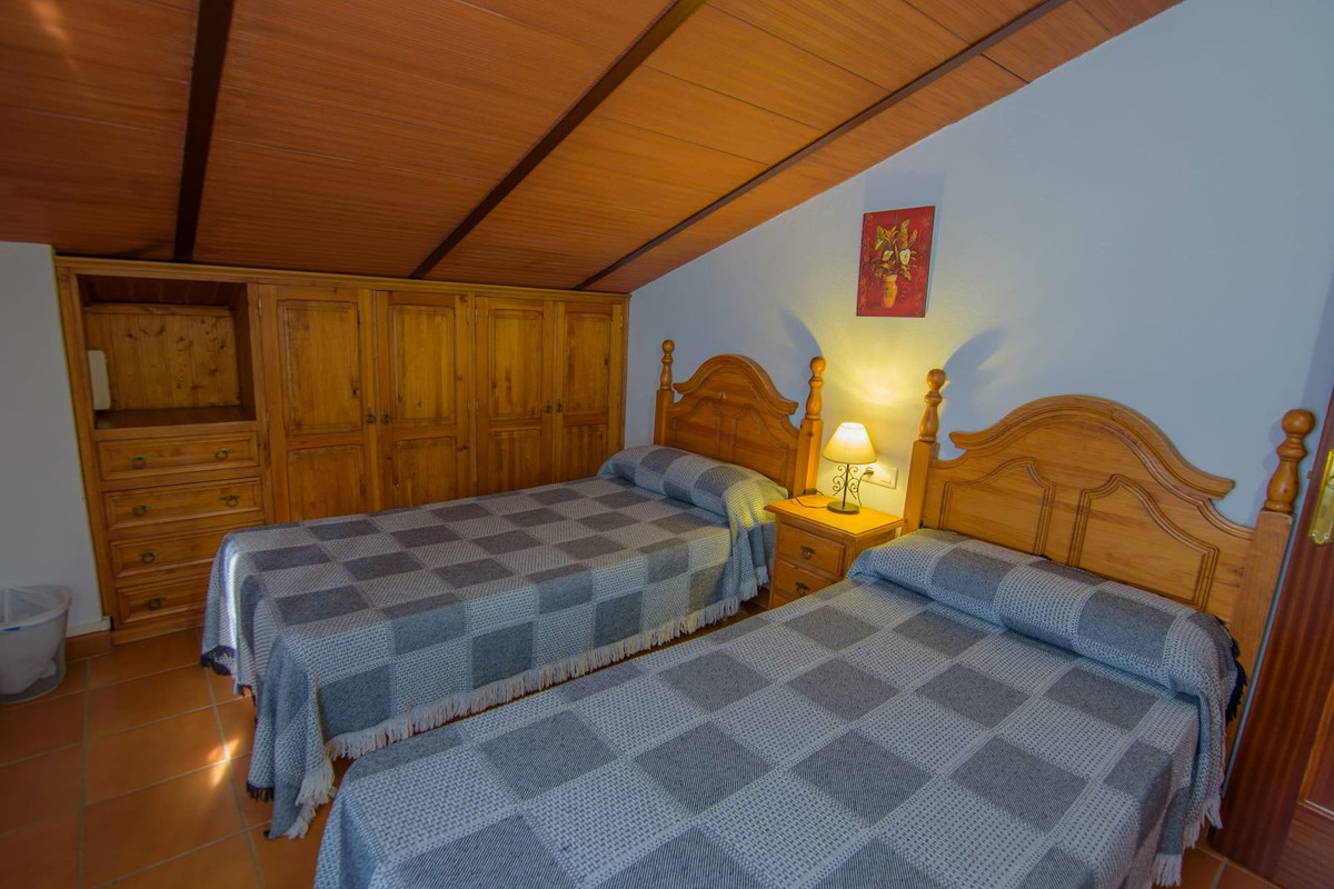 3 Bed Townhouse for sale in Ronda Costa Del Sol, Málaga, Spain