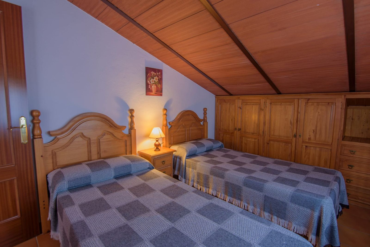 3 Bed Townhouse for sale in Ronda Costa Del Sol, Málaga, Spain
