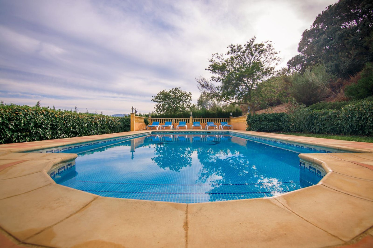 3 Bed Townhouse for sale in Ronda Costa Del Sol, Málaga, Spain