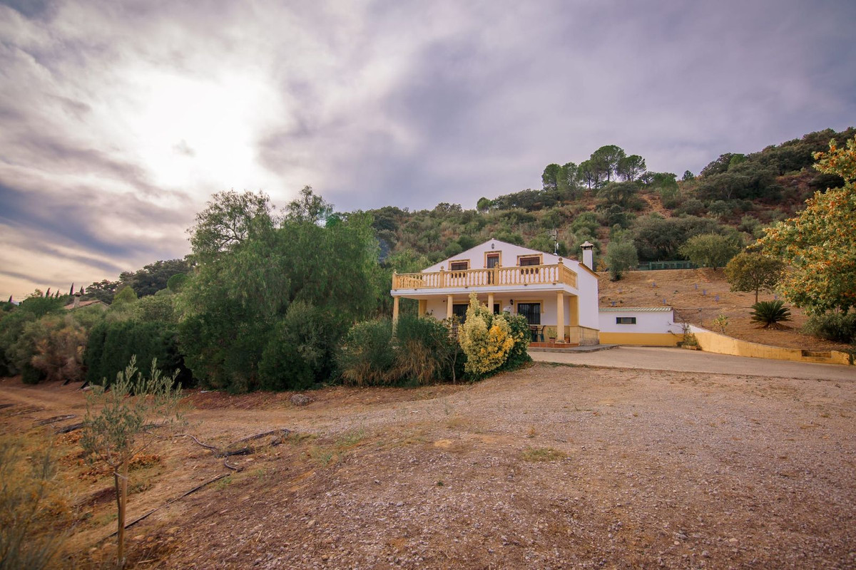 3 Bed Townhouse for sale in Ronda Costa Del Sol, Málaga, Spain