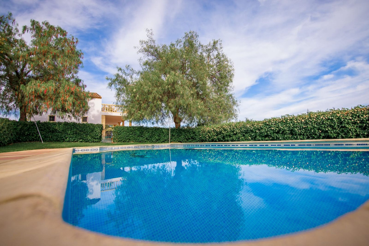 3 Bed Townhouse for sale in Ronda Costa Del Sol, Málaga, Spain