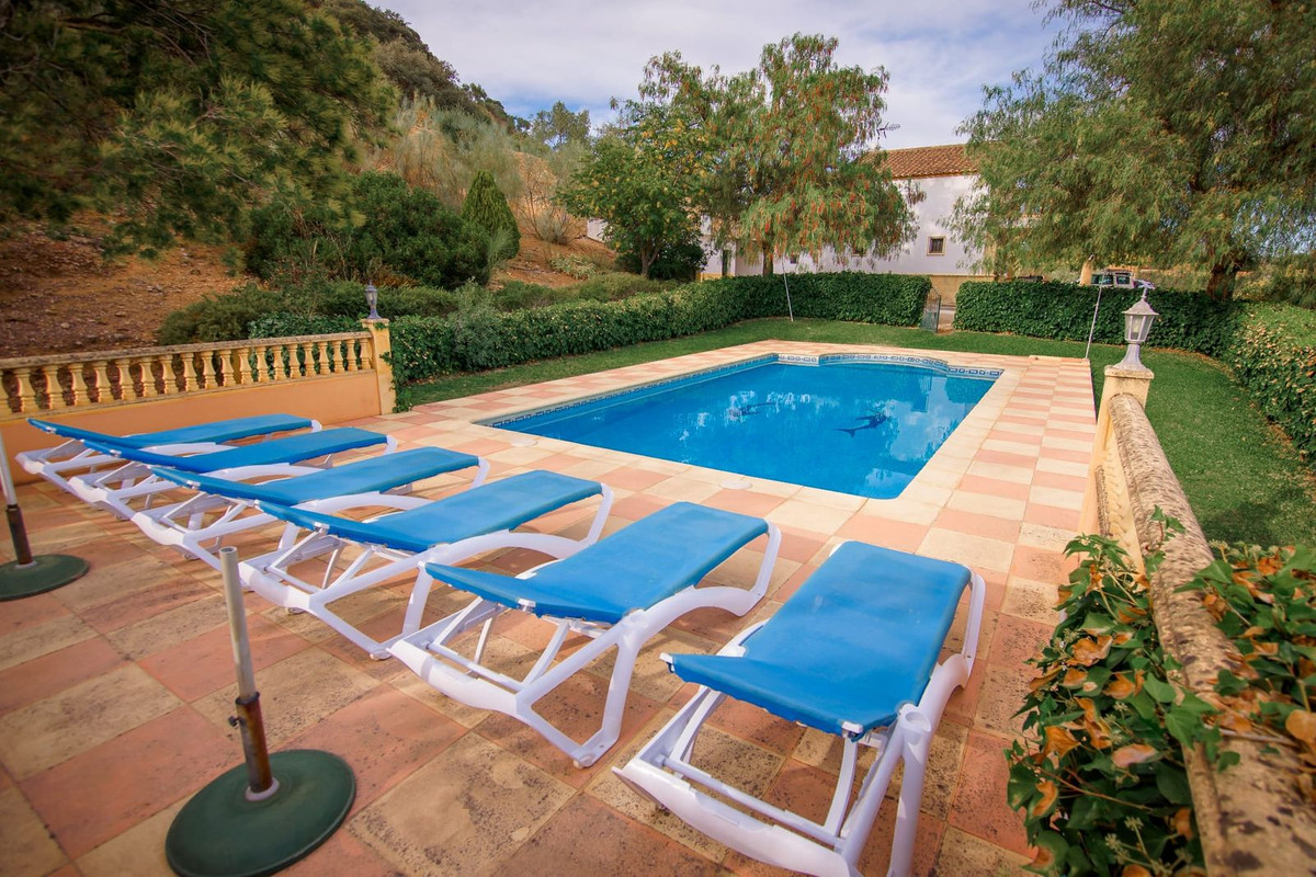 3 Bed Townhouse for sale in Ronda Costa Del Sol, Málaga, Spain