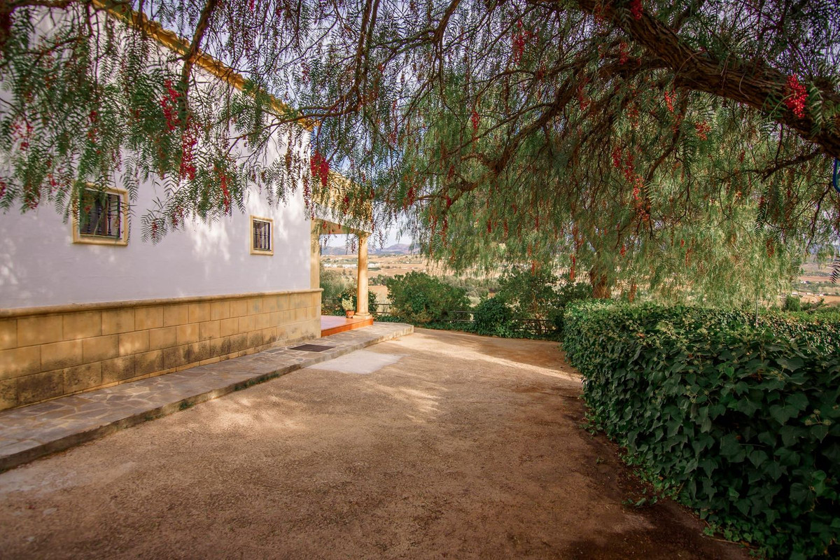 3 Bed Townhouse for sale in Ronda Costa Del Sol, Málaga, Spain