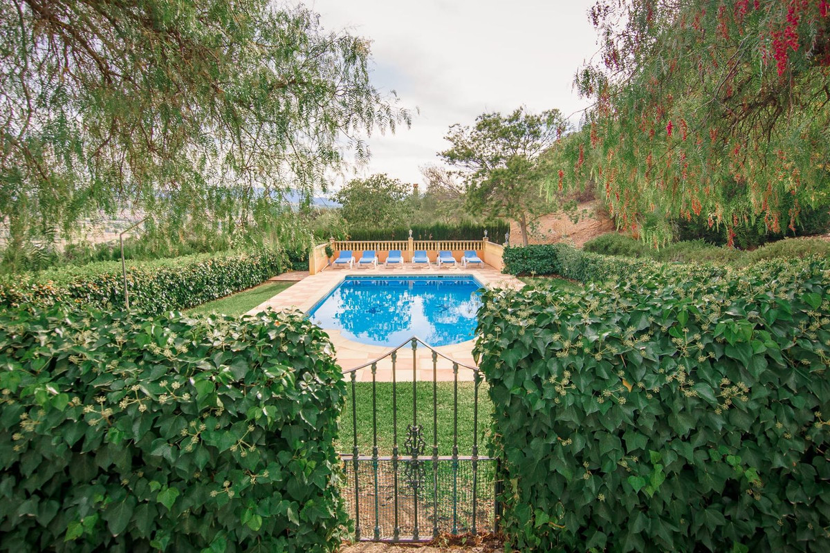 3 Bed Townhouse for sale in Ronda Costa Del Sol, Málaga, Spain