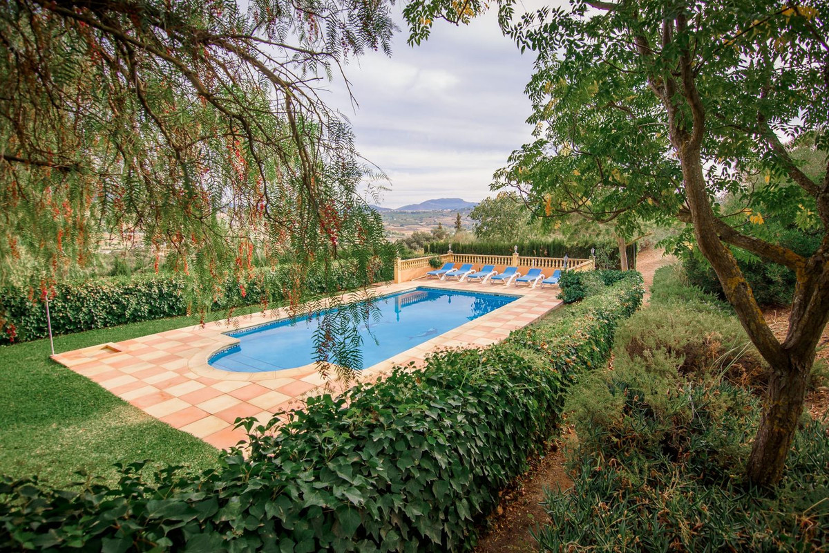 3 Bed Townhouse for sale in Ronda Costa Del Sol, Málaga, Spain