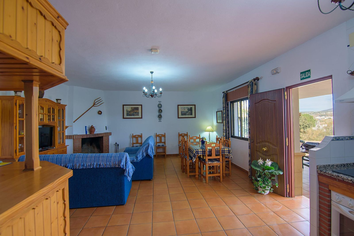 3 Bed Townhouse for sale in Ronda Costa Del Sol, Málaga, Spain