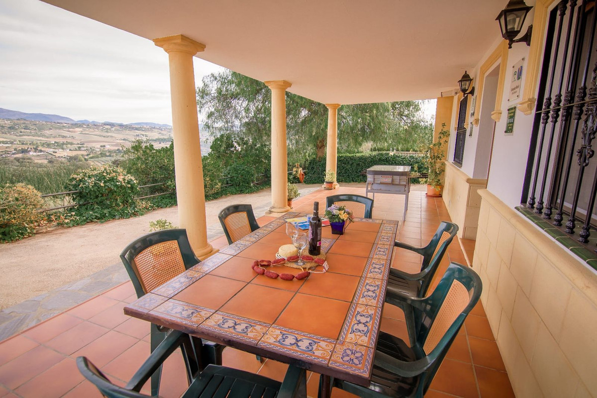 3 Bed Townhouse for sale in Ronda Costa Del Sol, Málaga, Spain