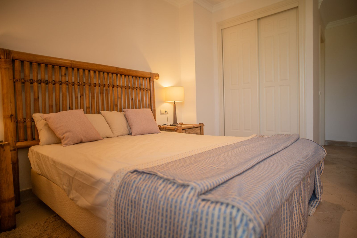 2 Bed Apartment for sale in El Paraiso Costa Del Sol, Málaga, Spain