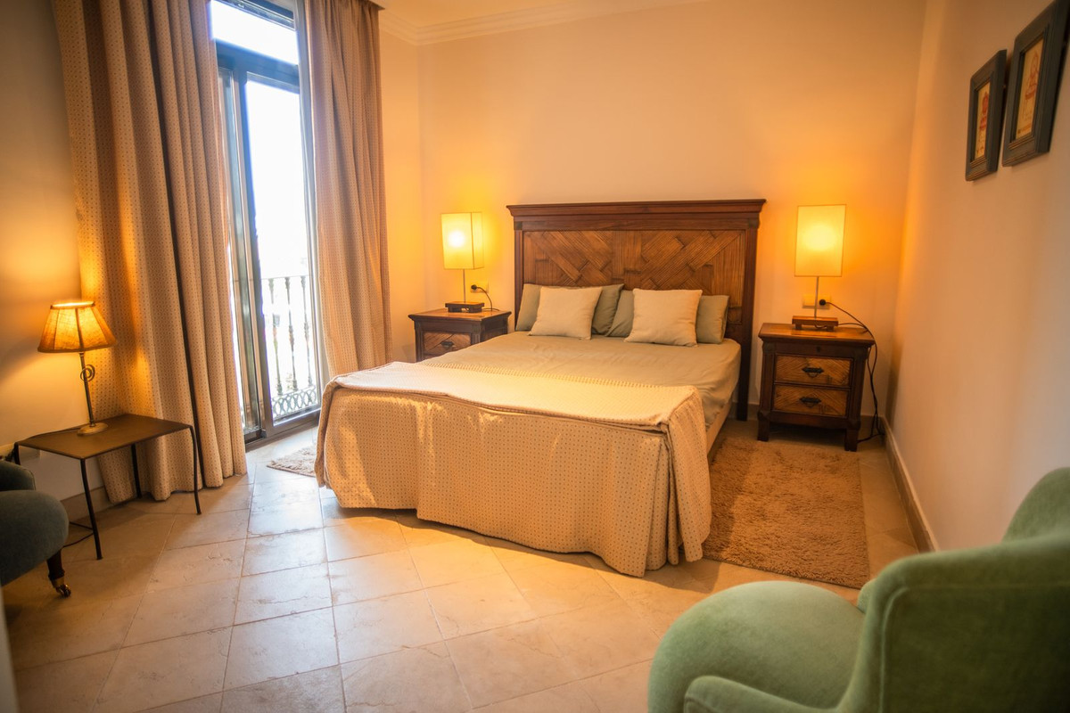 2 Bed Apartment for sale in El Paraiso Costa Del Sol, Málaga, Spain